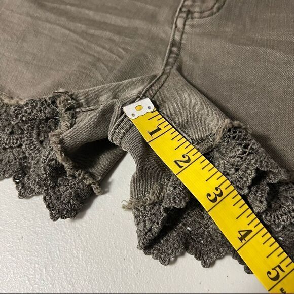 𝅺🆕 Tinsel Denim Shorts - Picture 8 of 8